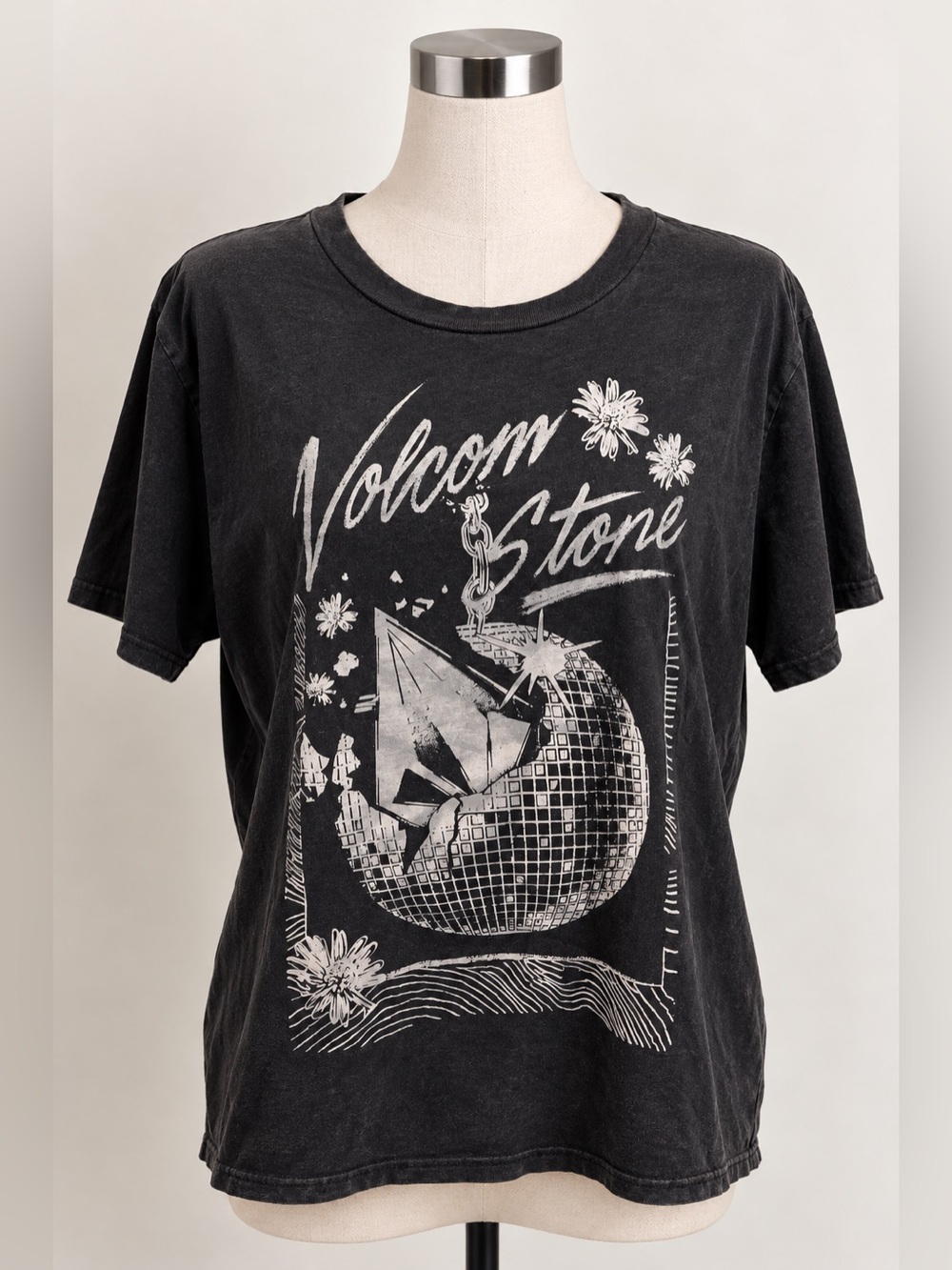 VOLCOM Gray Graphic Print Women’s Tee size medium